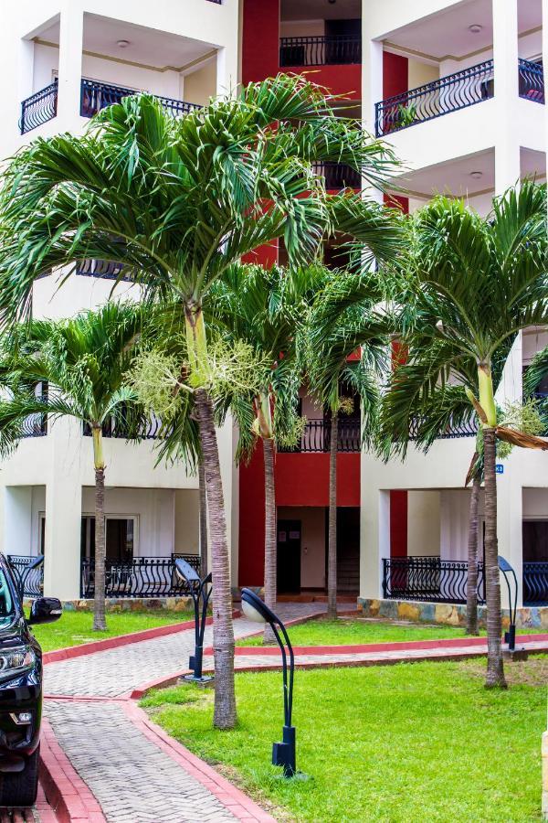 Accra Fine Suites - Holi Flats Airport Residential Екстер'єр фото