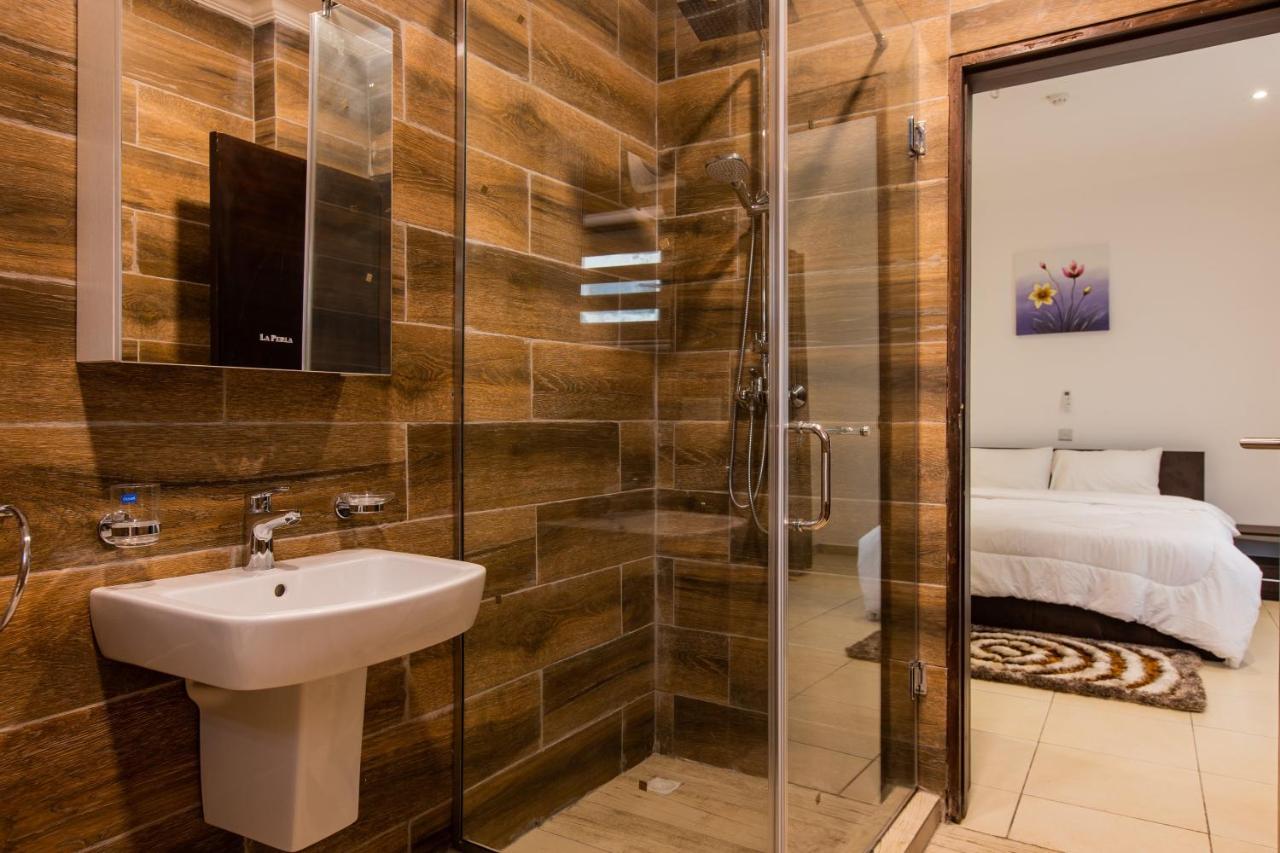 Accra Fine Suites - Holi Flats Airport Residential Екстер'єр фото